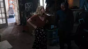 Ann Taylor Maxi Skirt portée par Ros (Paula Malcomson) comme on le voit dans Parish (S01E02)