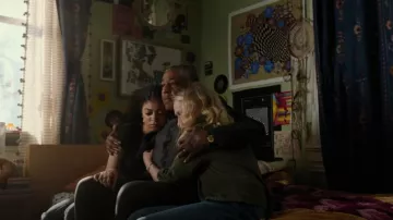 Zara The Seamed Straight Jeans usados por Makayla Parish (Arica Himmel) como se ve en Parish (S01E05)