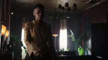 La chemise Kooples Chic portée par Zenzo Tongai (Ivan Mbakop) vue dans Parish (S01E06)