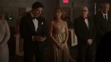 Robe Lyanna rétrofête portée par Sharon Leone (Diane Farr) dans Fire Country (S02E08)