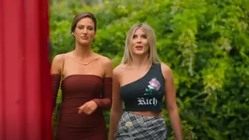 Collier noué Pavia porté par Polly Brindle comme on le voit dans Selling The OC (S03E04)