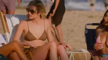 Haut de bikini Simkhai porté par Self (Alexandra Jarvis) comme on le voit dans Selling The OC (S03E05)
