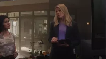 Veste de plongée bi-stretch Veronica Beard portée par Kate Whistler (Tori Anderson) dans NCIS : Hawaï (S03E10)