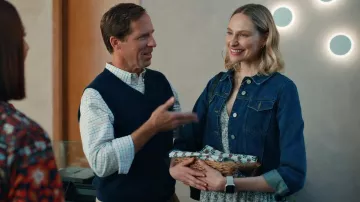 Sézane Wilfrield Chaqueta usada por Willa (Hayley Magnus) como se ve en Loot (T02E07)