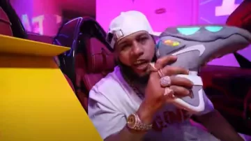 Bugatti White 'Macaron' Merch Hat worn by El Alfa in El Alfa "El Jefe" x Quavo - Maniguetta (Video Oficial)