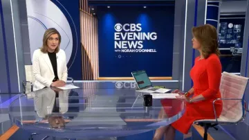 Robe midi à col bijou ceinturée Oscar de la Renta portée par Norah O’Donnell telle que vue dans CBS Evening News le 8 mai 2024