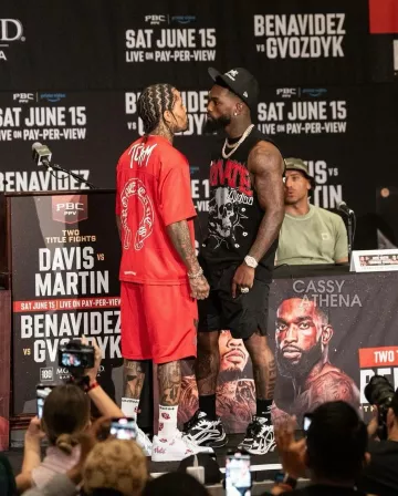 Pantalones cortos de malla roja Chrome Hearts x Matty Boy usados por Gervonta Davis en la cuenta de Instagram @gervontaa