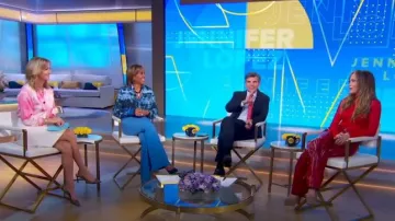 Escarpins Andrea Wazen Double Jeu Platform Mary Jane portés par Jennifer Lopez comme on le voit dans Good Morning America le 6 mai 2024