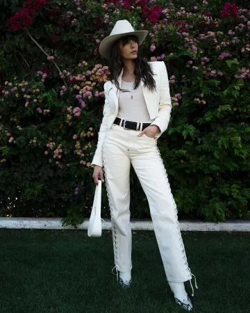 Bottines en cuir Khaite Nevada portées par Nina Dobrev au Revolve Festival : le septième événement annuel de mode, de musique et de style de vie le 13 avril 2024