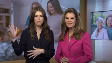 Blazer Chelsea plateado en fucsia de lana atemporal usado por Maria Shriver como se ve en Today el 9 de mayo de 2024