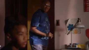 T-shirt en jersey Loewe porté par Henrietta 'Hen' Wilson (Aisha Hinds) tel qu’on le voit dans 9-1-1 (S07E07)