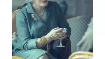 FemmeWoolBlazer bleu (Carmel Snow) dans le nouveau look (S01E01)