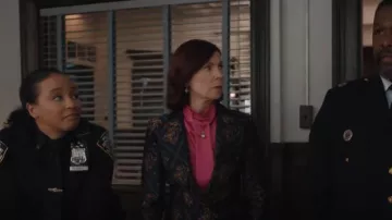 Etro Blazer Chaqueta usada por Elsbeth Tascioni (Carrie Preston) como se ve en Elsbeth (S01E08)