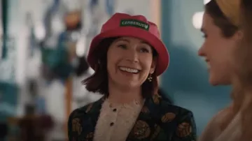 Pendientes colgantes de sauce usados por Elsbeth Tascioni (Carrie Preston) como se ve en Elsbeth (T01E08)