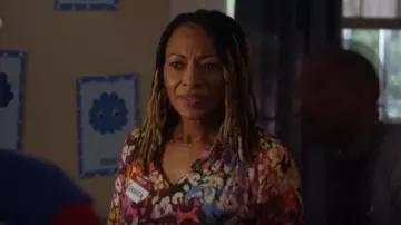 Terciopelo de Graham & Spencer usado por Karen Wilson (Tracie Thoms) como se ve en 9-1-1 (S07E07)