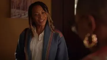 Veste Ba&sh Ciago portée par May Grant (Corinne Massiah) vue dans 9-1-1 (S07E07)