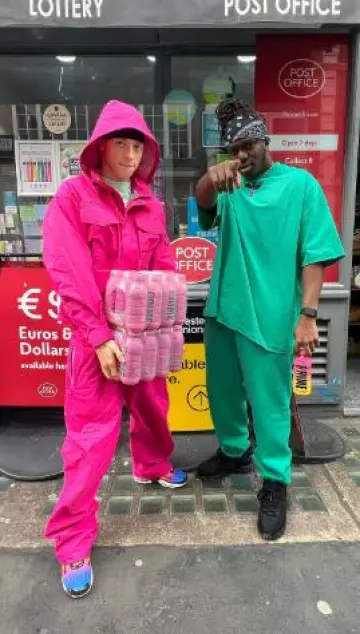 T-shirt oversize Fear of God Essentials Mint Leaf Green porté par KSI sur le compte Instagram @centralcee