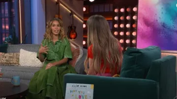 Loewe Dou­ble Lay­er Skirt worn by 
Cleo Wade as seen in The Kelly Clarkson Show on May 10, 2024