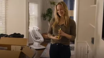 T-shirt Doên Paola Bay Leaf porté par Maya Bishop (Danielle Savre) tel qu’on le voit dans Station 19 (S07E07)
