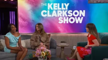Essentiel antwerp Jupe midi à imprimé fleuri portée par Kelly Clarkson telle que vue dans The Kelly Clarkson Show le 10 mai 2024
