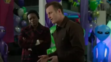Veste Filson Cruiser portée par Jason Grant (Scott Caan) telle qu’on la voit dans Alert : Missing Persons Unit (S02E09)