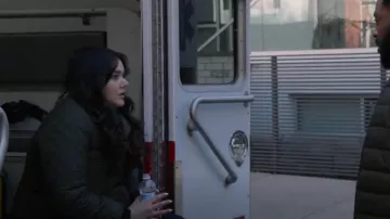 Lauren Ralph Lauren Abrigo acolchado usado por como se ve en Chicago P.D. (S11E11)