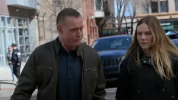 Chaqueta Bonneville de Lucky Brand usada por Hank Voight (Jason Beghe) como se ve en Chicago P.D. (S11E11)