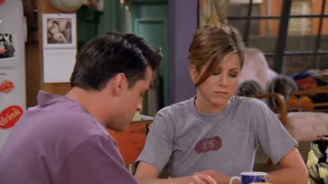 Friends TV series Garments: Rachel Green (Jennifer Aniston) is wearing XS T-shirt in season 2, episode 21