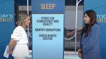 Topshop Top de manga corta con ojal con espalda abierta usado por Dylan Dreyer como se ve en Today el 13 de mayo de 2024