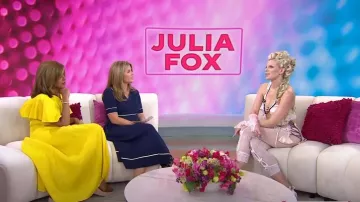 Robe midi à manches courtes en tricot Shoshanna Riley portée par Jenna Bush Hager comme on le voit dans Today with Hoda & Jenna le 13 mai 2024