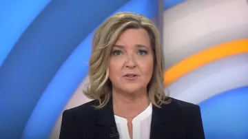 Cinq a Sept Khloé Blazer de manga fruncida usado por Christine Romans como se ve en Today el 13 de mayo de 2024