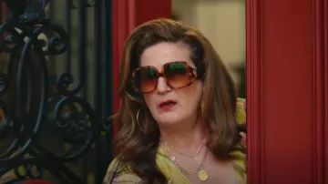 Lunettes de soleil Femme Longchamp 59 Mm MarronLo709s-217 portées par Grace (Ana Gasteyer) comme on le voit dans Loot (S02E08)