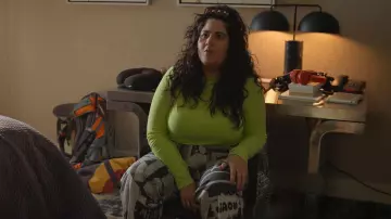 Pantalones Miaou Fargo usados por Lola Rahaii (Natasha Behnam) como se ve en Las chicas en el autobús (T01E09)