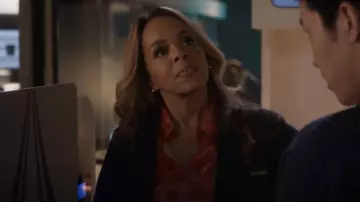 Fjallraven In­su­lat­ed Hood­ie worn by Maxine Roby (Paula Newsome) as seen in CSI: Vegas (S03E09)
