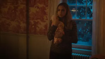 Veronica Beard Raissa Jersey de cuello redondo usado por Imogen Adams (Bailee Madison) como se ve en Pretty Little Liars: Original Sin (T02E01)