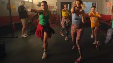 Chaussette Wilson Crew portée par Noa Olivar (Maia Reficco) comme on le voit dans Pretty Little Liars : Original Sin (S02E01)