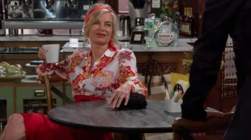 Falda lápiz de cintura alta con halo negro usada por 
Ashley Abbott (Eileen Davidson) como se ve en The Young and the Restless el 30 de abril de 2024