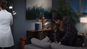 Rails Hunter Chemise boutonnée en flanelle à carreaux gris ciel de minuit portée par Monica Beltran comme on le voit dans Grey’s Anatomy (S20E08)