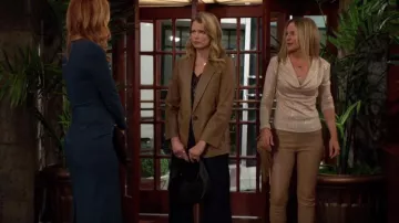 Sac à franges Rebecca Minkoff Edie porté par Sharon Newman (Sharon Case) tel que vu dans Les Feux de l’Amour le 6 mai 2024