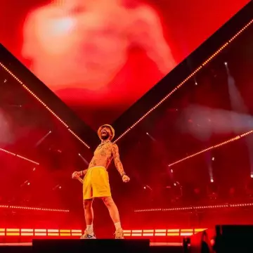 Bob jaune 'Begwell' Kith x Columbia porté par Arcángel sur le compte Instagram @arcangel