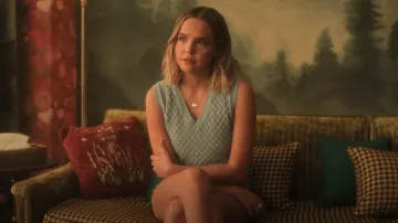 Brandy Melville Winnie Gilet bleu clair en laine mélangée porté par Imogen Adams (Bailee Madison) comme on le voit dans Pretty Little Liars : Original Sin (S02E01)