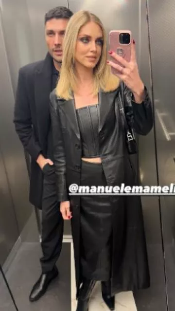 Chiara Ferragni cubre el iPhone de Chiara Ferragni en su historia de Instagram el 27 de abril de 2024