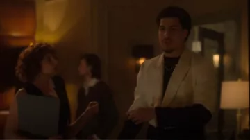 Chaqueta de doble botonadura de dos tonos para hombre Alexander McQueen usada por Andre Johnson, Jr. (Marcus Scribner) como se ve en grown-ish (S06E17)