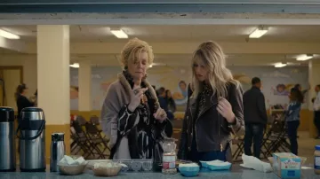 La Fiorentina Classic portée par Deborah Vance (Jean Smart) comme on le voit dans Hacks (S03E03)