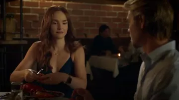 Simkhai Vestido de abril usado por Maggie Sullivan (Morgan Kohan) como se ve en Sullivan's Crossing (T02E04)