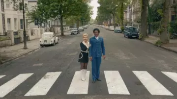 Cruce peatonal de Abbey Road en Londres como se ve en las ubicaciones de la serie de televisión Doctor Who (Temporada 14, Episodio 2)