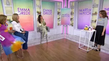 Balenciaga Dinero Money Sock Bot-Heels Boots usado por Emma Grede como se ve en Today with Hoda & Jenna el 17 de mayo de 2024