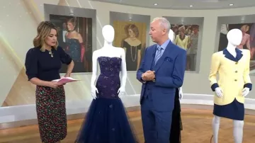 Veronica Beard Langston Smocked Top usado por Savannah Guthrie como se ve en Today el 20 de mayo de 2024