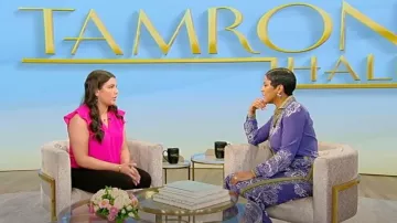 Pantalones anchos de satén de seda con estampado floral Etro usados por Tamron Hall como se ve en Tamron Hall Show el 20 de mayo de 2024
