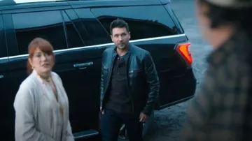Blouson en cuir Bonneville de Lucky Brand porté par Andrew Mathews (Allan Hawco) tel qu’on le voit dans Sullivan’s Crossing (S02E06)